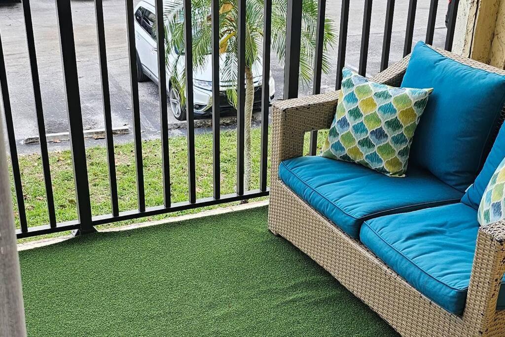 Fully Furnished, Beautiful, Spacious Two Bedroom Condo Lauderhill Exterior photo