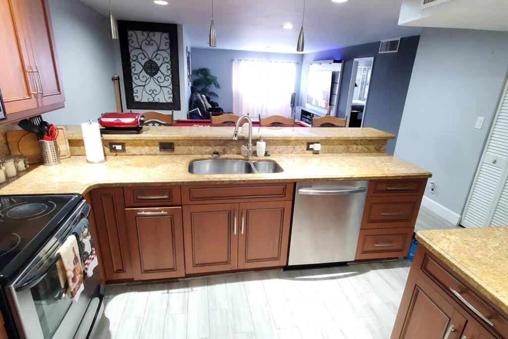 Fully Furnished, Beautiful, Spacious Two Bedroom Condo Lauderhill Exterior photo