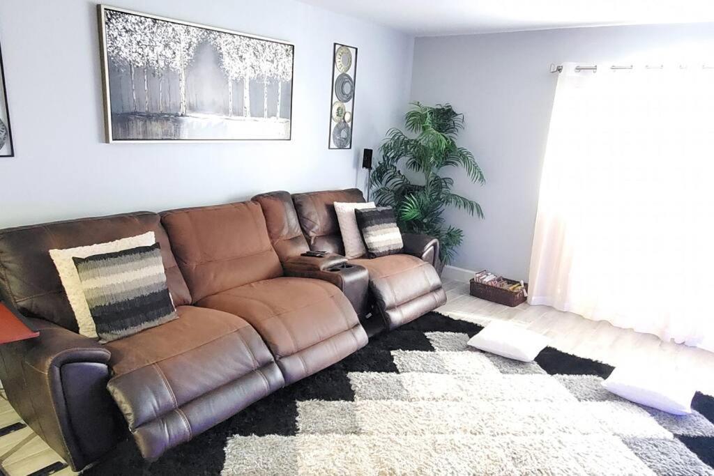 Fully Furnished, Beautiful, Spacious Two Bedroom Condo Lauderhill Exterior photo
